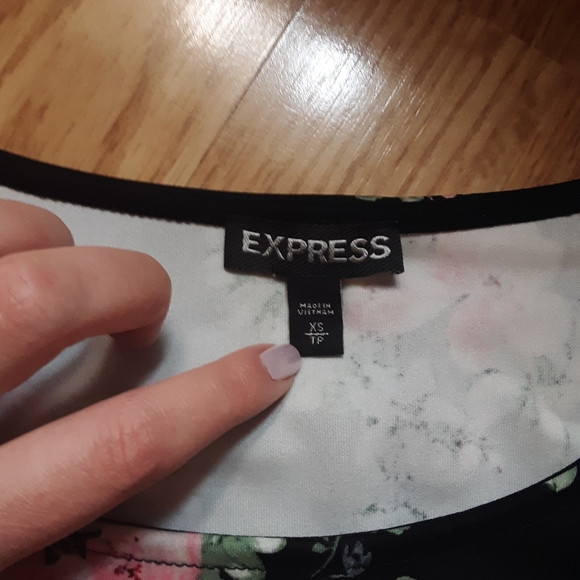 Express black floral crop top - Picture 3 of 5